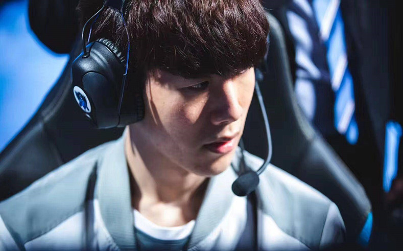 费从阿贾克 费从阿贾克